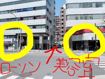 スンダリ(Sundari)/ローソンと美容室の間の道へ