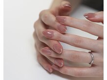 肌なじみの良いカラーは「手」全体を美しく魅せてくれます。