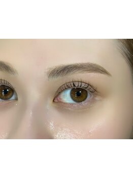 ナチュラル上品な目元にしたい