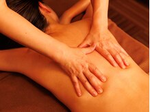トータルリンパセラピーサロン よしやの雰囲気（マタニティは抱き枕を使って左右施術します。背面もしっかり施術）