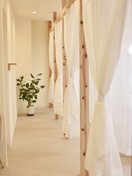 メゾンドシャルム(maison de charme)の写真/【美まつげ・美眉パーマ専門店】全室半個室の清潔感あるプライベート空間◇
ゆったり時間をご提供…◇