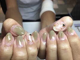 カーキぬりかけネイル