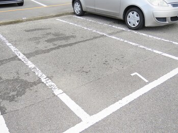 キレイノココロミ(きれいのCoCoRomi)/マンション横・7番が駐車場です