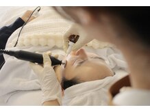 最新アンプル導入マシンを使ってお肌の深部へアプローチ