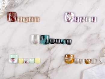ショコ アンド ラム(Syoko&Lum)の写真/＜ハンドフット同価格＞[Foot定額]¥6600/¥7700[Footやり放題]60分¥8200/75分¥9700/90分¥11300をご用意♪
