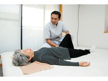 てんゆう整体/背中から骨盤の歪み痛み緊張緩和