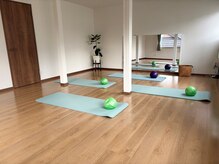 エム(M)の雰囲気(広々としたスタジオで、アットホームな雰囲気です。)