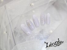レオニー(Leonie)/白グラ×雪の結晶ネイル