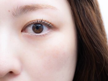 ユニ(uni)の写真/《完全個室》窓から海が見渡せる、プライベートな癒しサロンでナチュラル＆大人可愛いお目元に…♪