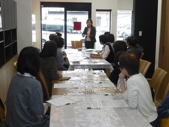 スクール併設アロマテラピーサロン ラシエスタ/アロマ講座出張講師