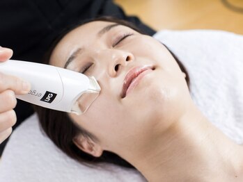 エスコス 高槻店の写真/エイジングケアサロンで若見え究極のリフトケア！ふっくらハリ肌で、ほうれい線対策に☆