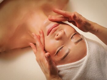 トゥビューティ 元町駅前店(To-Beauty)の写真/《自分史上最高の小顔へ☆》優しく軽い手技でお顔の筋肉をリラックス♪むくみを解消してリフトアップ！