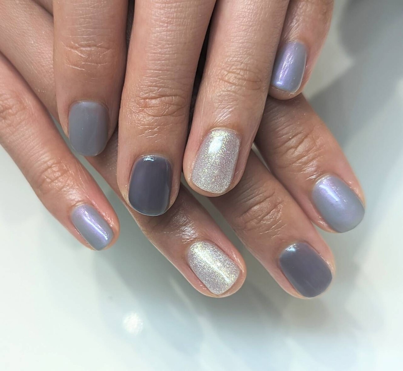 2026年冬トレンド】ネイビー ワンカラーのネイルデザイン集｜人気順｜7