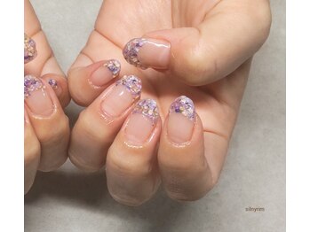 シルニー リム(Silny rim)/アシンメトリーニュアンスネイル