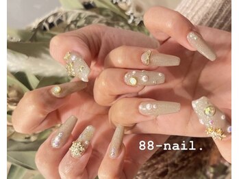 ハチハチネイル(88-nail.)/パーツ散りばめネイル