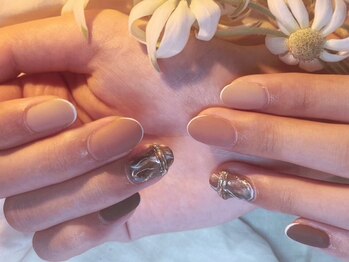 マルネイル(maru nail)の写真/《初回オフ無料♪》パラジェル、お爪が痛まないフィルインも可能！日常にさりげない輝きをプラス致します。