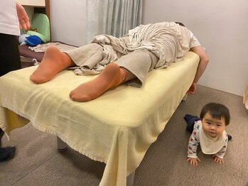 子育てママの整体サロン/施術中のお子様の様子