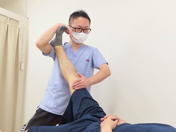 渋谷東整体院/ストレッチも行います。