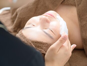 サロンドマヒナ(Salon da Mahina)の写真/【年齢肌のお悩みにも！】エリア希少REVIの取り扱い◎つるっとしたたまご肌&自信の持てる肌に大変身！