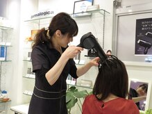 温活堂 楽々園店/復元ドライヤー使用中