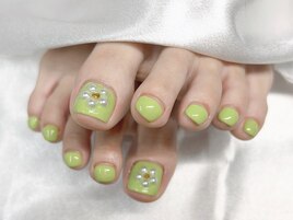 ワンカラーフラワーフットネイル