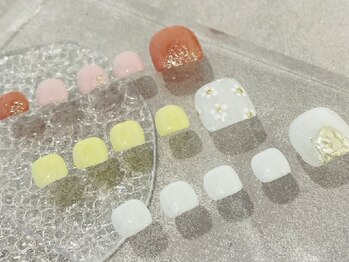 ユヅメ 銀座店(YUZUME)の写真/フットバス付き★350色以上のカラーと定額デザインも多数ご用意！ハンドネイルとの同時施術も◎銀座/有楽町