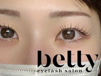 ベティ 福岡香椎店(betty)の写真/《夏の湿気による悩みに負けないまつ毛をゲット☆スッピンでもしっかり映えちゃうパッチリお目元に♪》