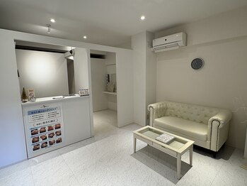 巻き爪補正店 越谷店/店内（受付・待合）