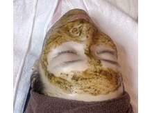 ラニブロウ(Lani brow)/ハーブピーリングで即日陶器肌へ