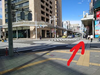 仙豆のちから 岐阜駅前店/スクランブル交差点を直進