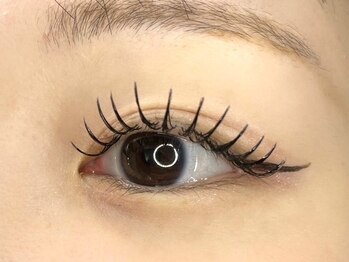 ベッキーラッシュ 梅田店(Becky lash)の写真/驚異の高持続☆【ダブルフラットラッシュ】導入！アイライン効果で目力もUP♪自まつげが少ない方にも◎