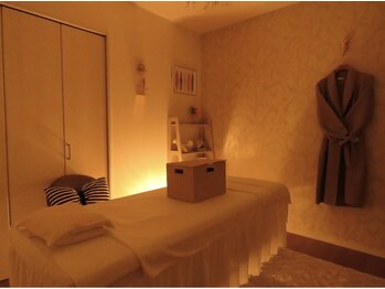 リラクェール(RELAQEEL)/〈温かみのある落ち着いた部屋〉