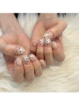 ダリア(Daria)/大人可愛いドットネイル