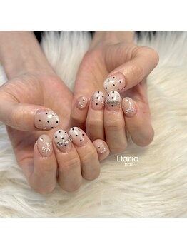 大人可愛いドットネイル