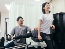 ふじさき整骨院の雰囲気(4D-Stretchマシンを使用した運動療法で根本改善を目指します。)