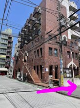 リブビー 本八幡店(Lib.B)/こちらのレンガ造りの建物です