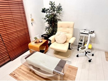ドクターネイル爪革命 十条店の写真/【あなただけの完全個室をご用意♪】広く清潔感があり、ラグジュアリーな空間で施術を受けられます★