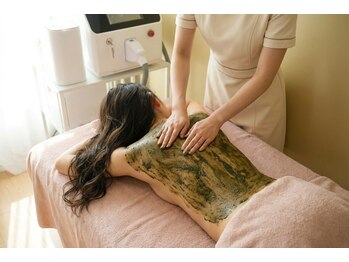 ルネル(Lunelle)の写真/背中ニキビケアに特化*《背中ハーブピーリング¥11000~》ザラつきゼロの自信が持てる背中へ!