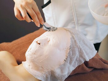 レナンセラ バイ カトレアグループ(Renanthera by カトレアGroup)/見違えるフェイスラインに