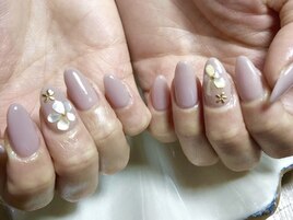 ワンポイント花ネイル
