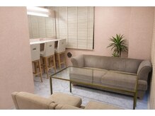 エメローズ 池袋店(AIMEROSE)/広々とした待合♪