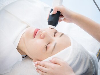 エクシア サロン(ECXIA SALON)の写真/小顔になりたい方におすすめ!小顔と同時にフェイシャルも叶える極上のケアで輝く肌へ☆
