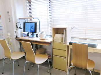 ファミリーカイロプラクティック 三鷹院/院内のようす8 ビデオスペース