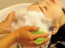 イーサロン(e-SaLON)の雰囲気(【当店1番人気!】ベッドのようなシャンプー台でヘッドスパ♪)