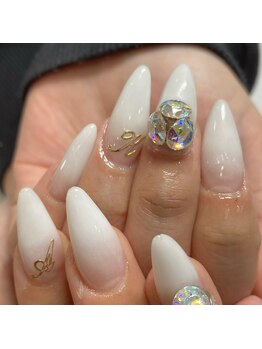 ネイルキュート アンド クールラッシュ 亀有店(nailcute & CoolLash)/白グラデーション スカルプ