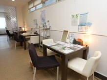 サロンドリドミ 新瑞橋店(Salon de ridomi)/明るいカウンセリングスペース