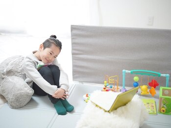 ワン 茅ヶ崎(one)の写真/家事などで忙しいママさんも是非当サロンへ☆お子様同伴可◎お子様の近くで施術を受けられるので安心！