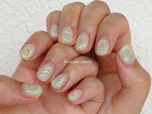 アントレッド(entraide)/ミントグリーンのぷっくりネイル