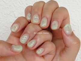 ミントグリーンのぷっくりネイル