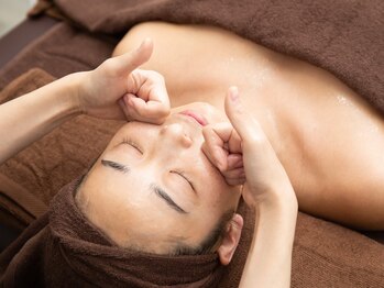 グリズコルギ(Guri's korugi)の写真/お顔のむくみ・たるみを改善！リンパを流し、肌のターンオーバーを正常化、肌本来の美しさを引き出します♪